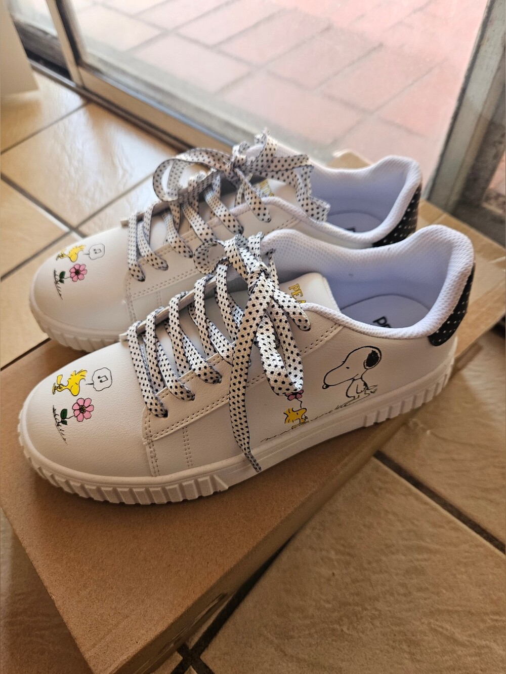 Snoopy & Woodstock Womens Sneakers - size 7